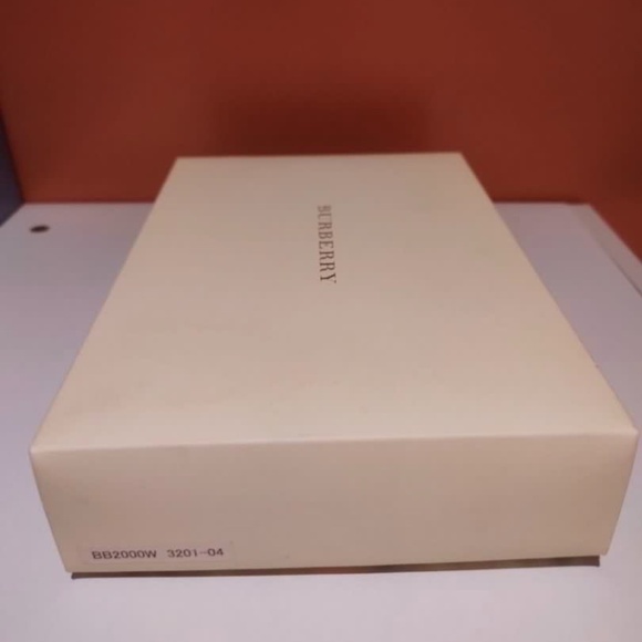 Burberry authentic 19” handkerchiefs scarf gift box set | Made in Japan - Picture 5 of 13